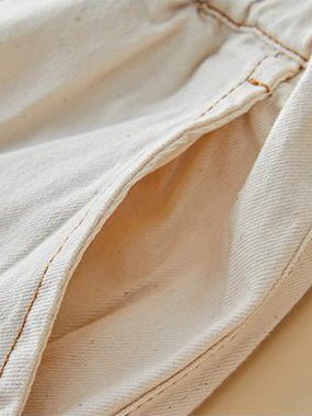 Effortlessly Elegant Pants with a Timeless Design
