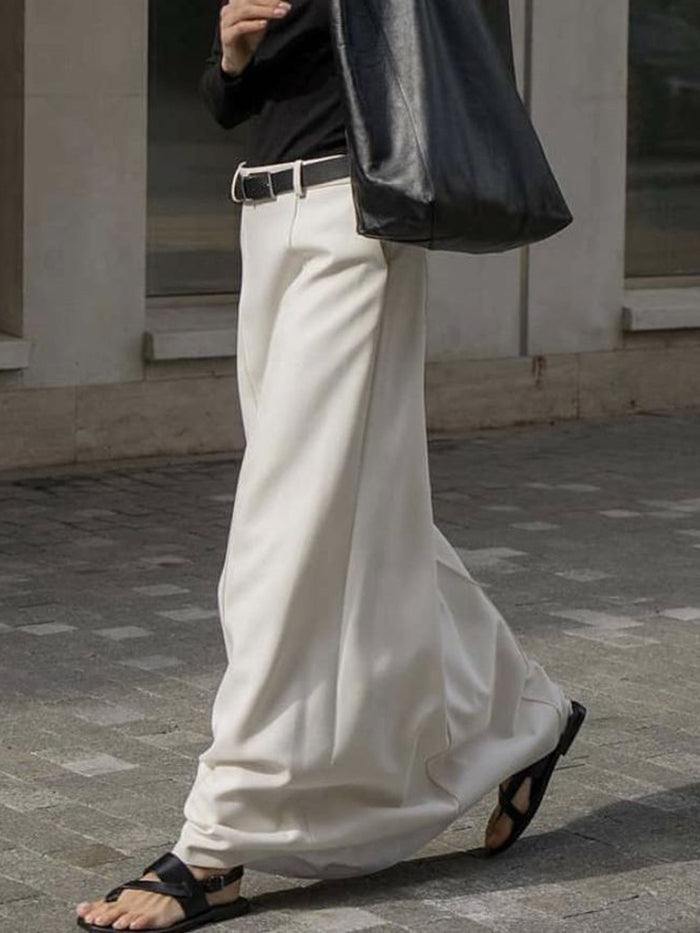 Effortlessly Elegant Garment with a Timeless Design