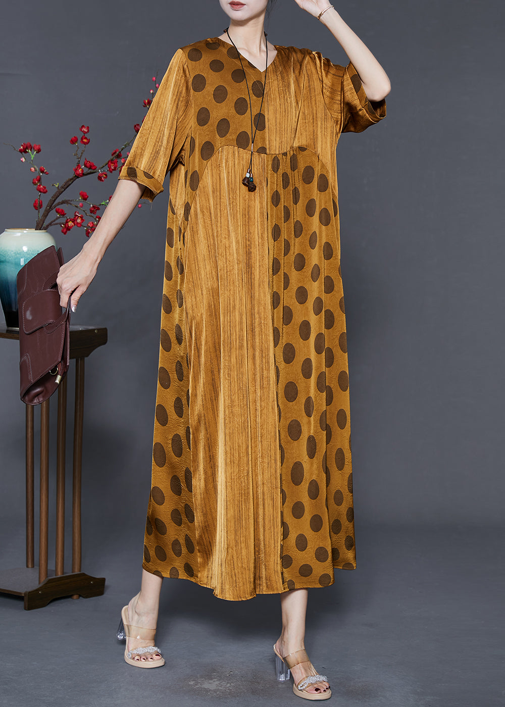 Effortlessly Elegant Dress with a Timeless Design