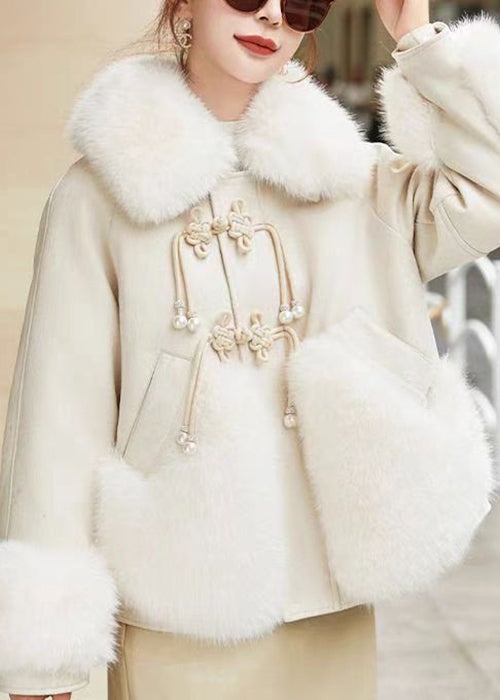Elegantly Styled Coat for Everyday Wear