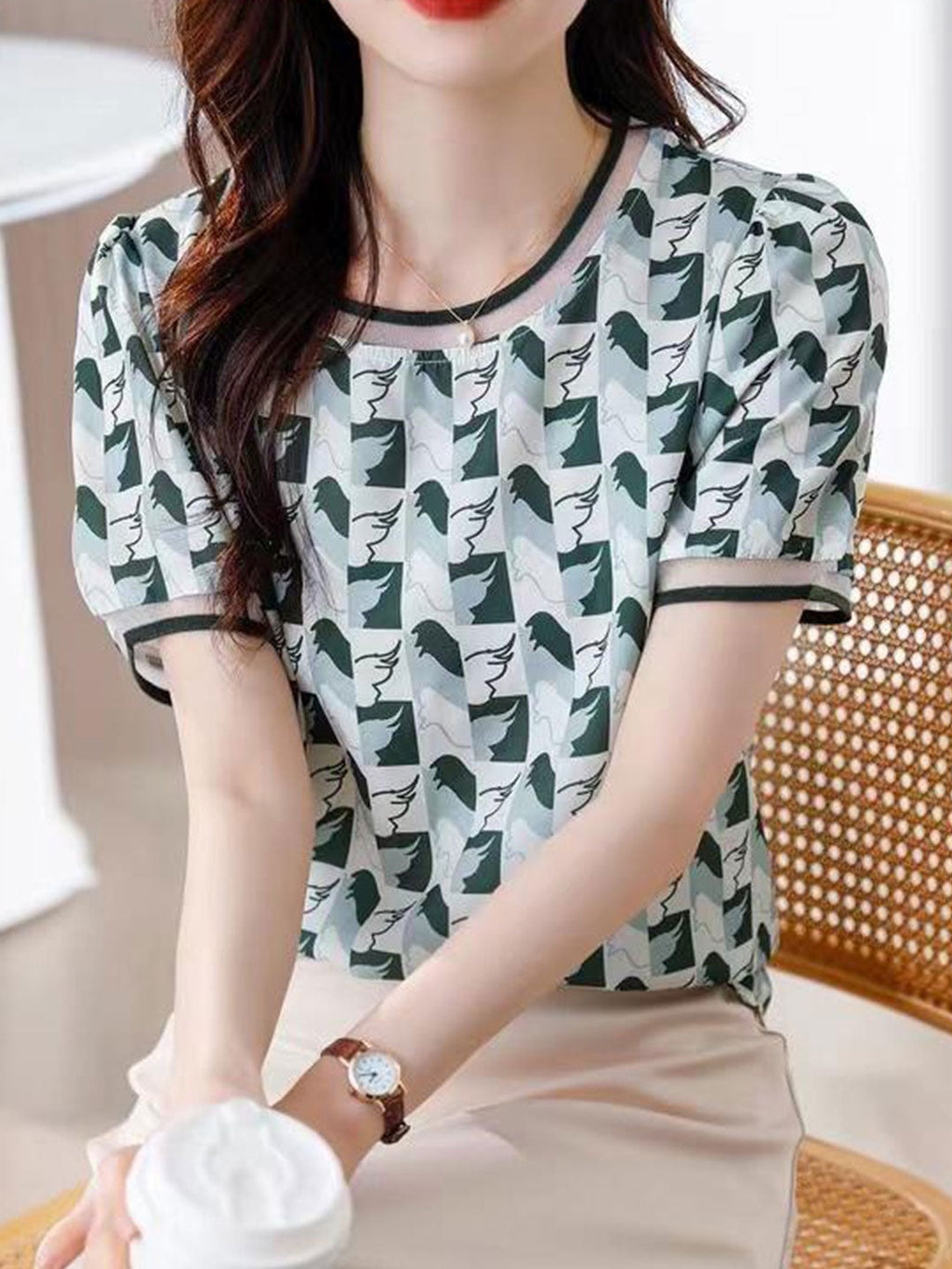 Well Tailored Shirt with a Graceful Silhouette