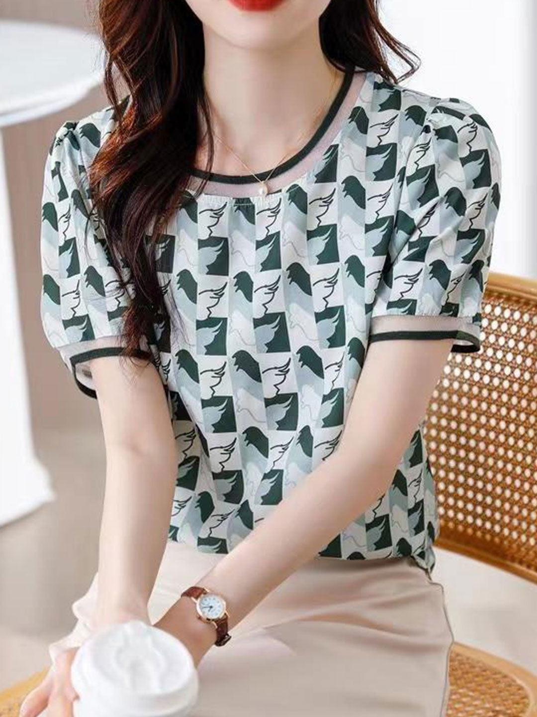 Well Tailored Shirt with a Graceful Silhouette