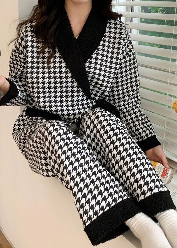 Effortlessly Elegant Garment with a Timeless Design