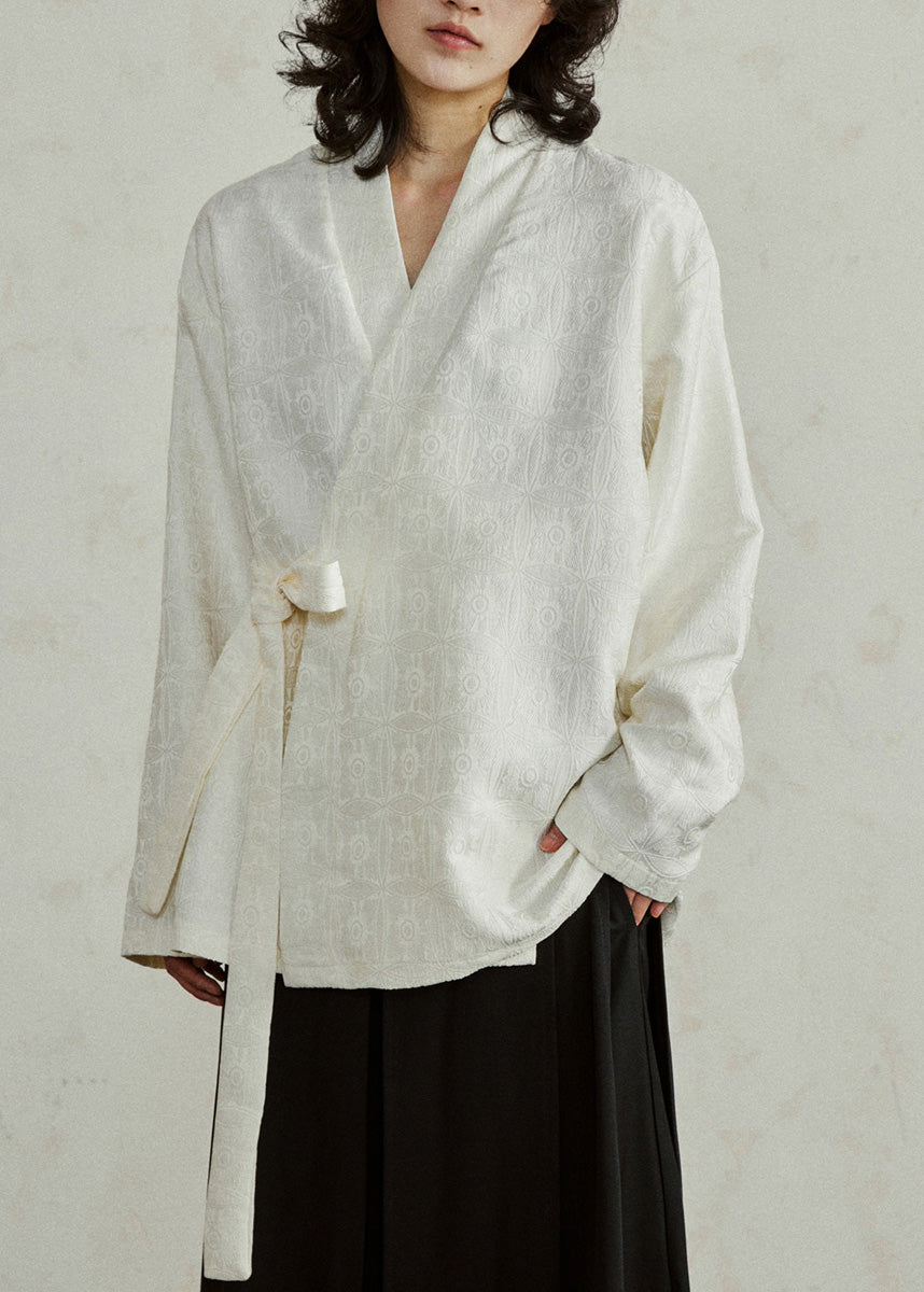 Well Tailored Top with a Graceful Silhouette