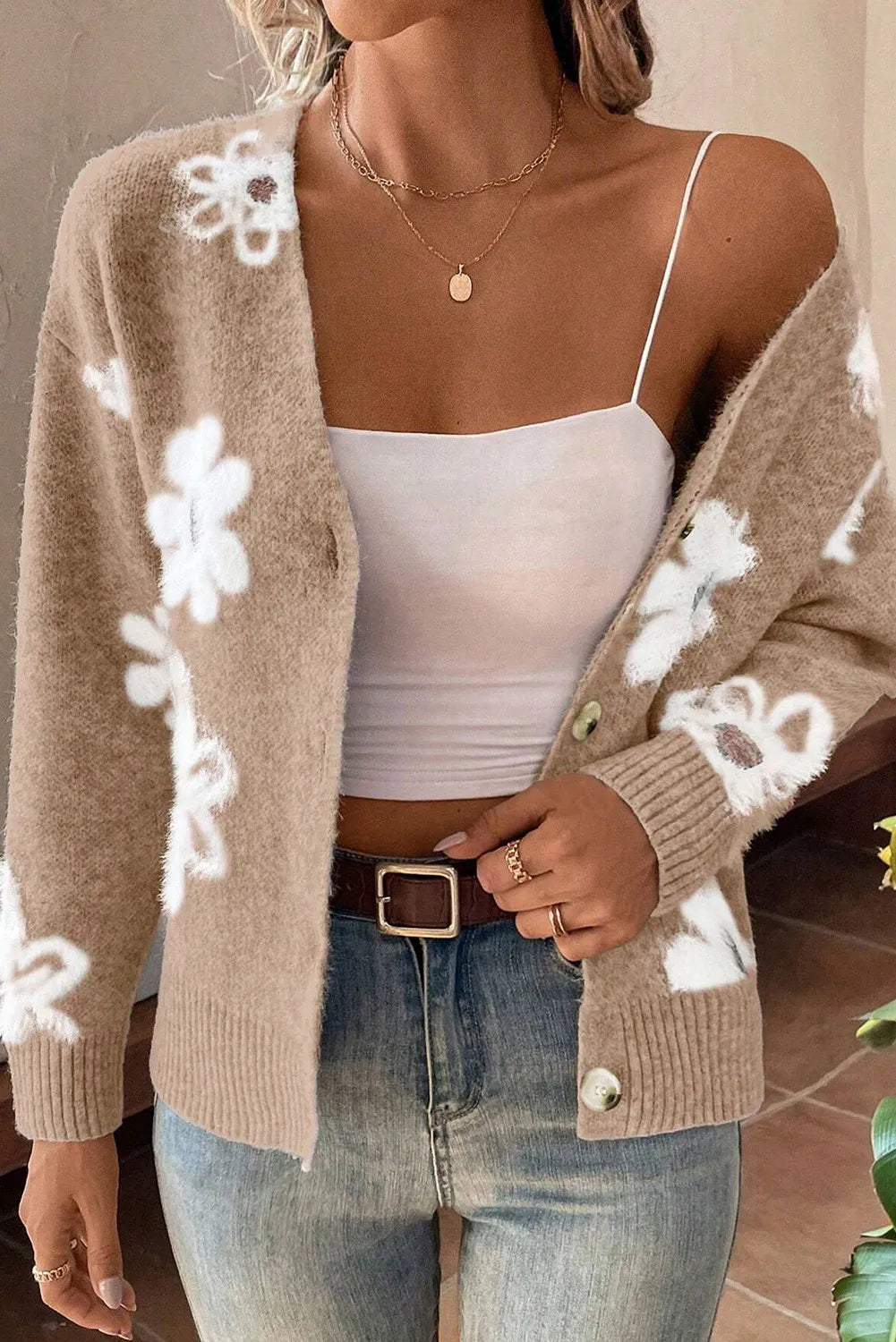 Well Tailored Cardigan with a Graceful Silhouette