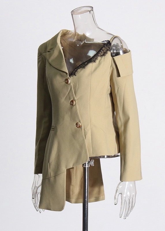 Well Tailored Coat with a Graceful Silhouette