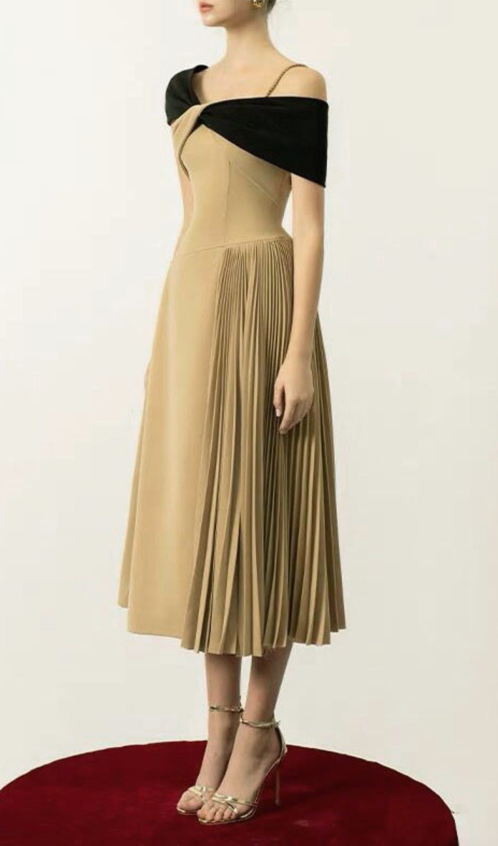 Polished Dress with an Effortless Classic Look