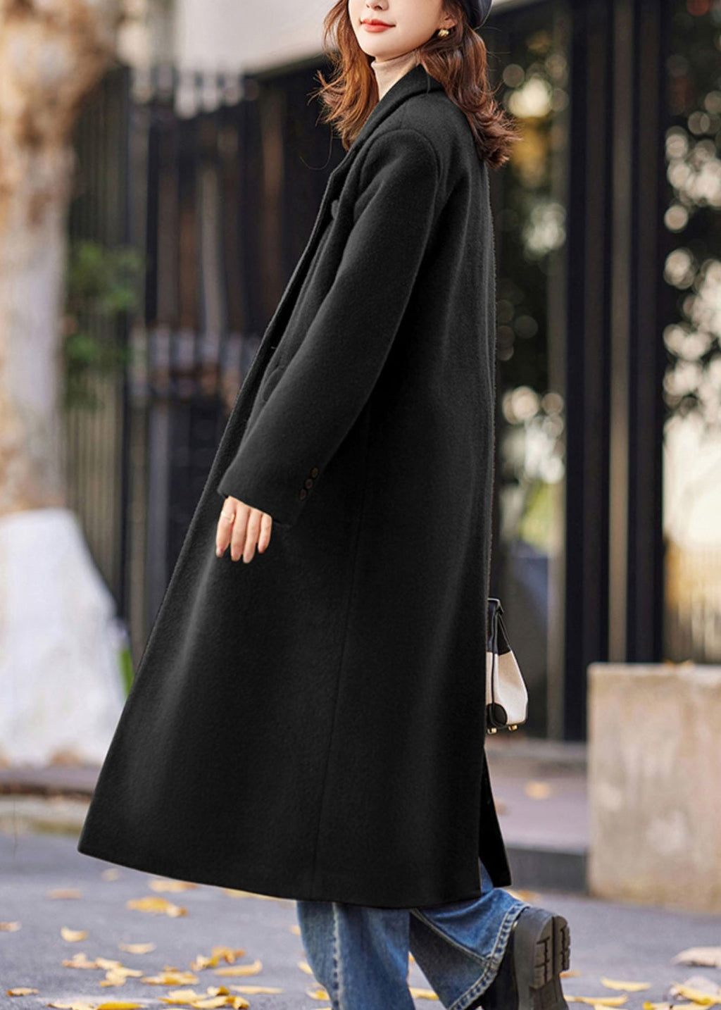 Well Tailored Coat with a Graceful Silhouette