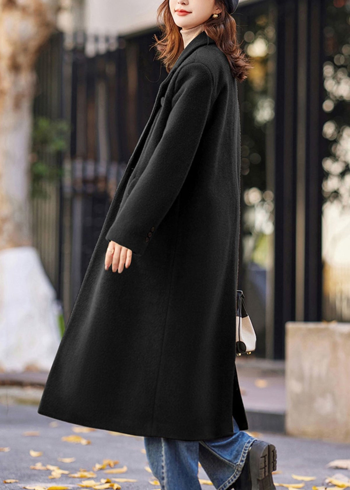 Well Tailored Coat with a Graceful Silhouette