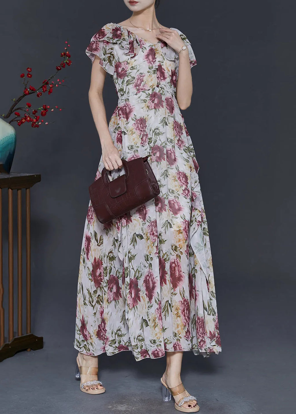 Well Tailored Dress with a Graceful Silhouette