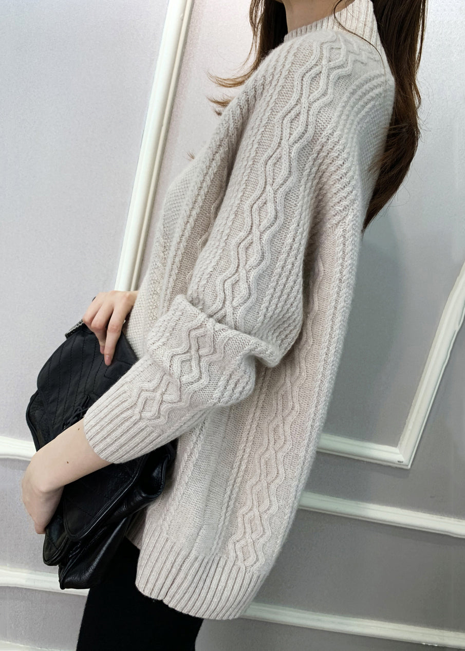 Well Tailored Sweater with a Graceful Silhouette