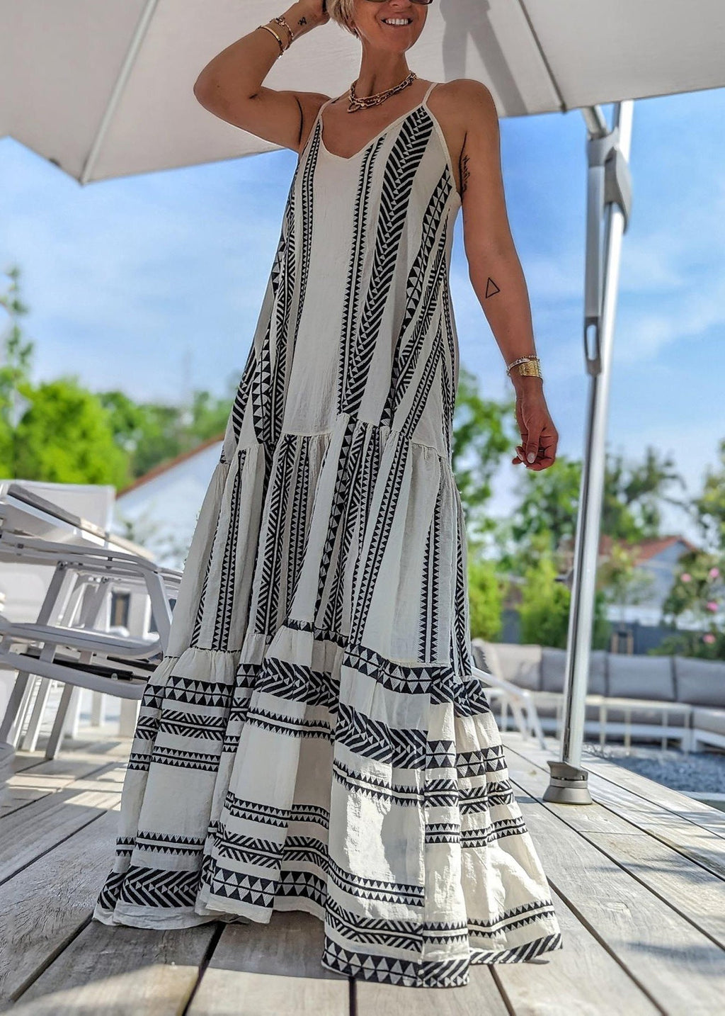 Effortlessly Elegant Dress with a Timeless Design