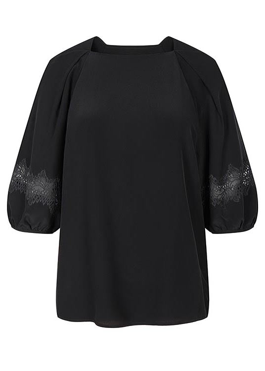 Well Tailored Blouse with a Graceful Silhouette