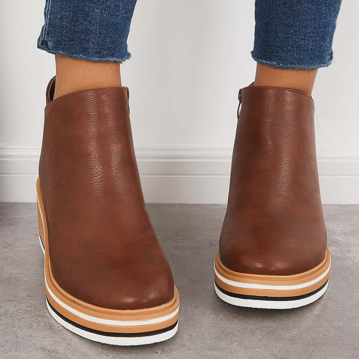 Classic Orthopedic Sneakers with Timeless Style