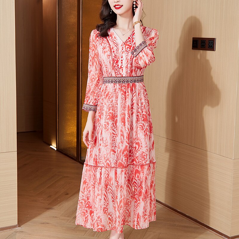 Beautifully Finished Dress in a Timeless Design