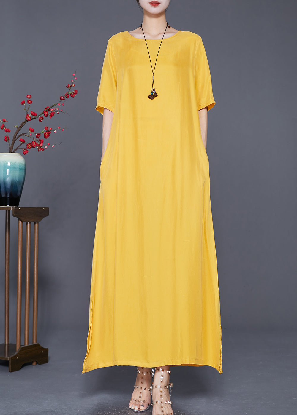 Beautifully Finished Dress in a Timeless Design