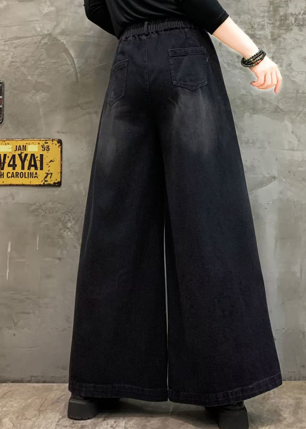 Well Tailored Pants with a Graceful Silhouette
