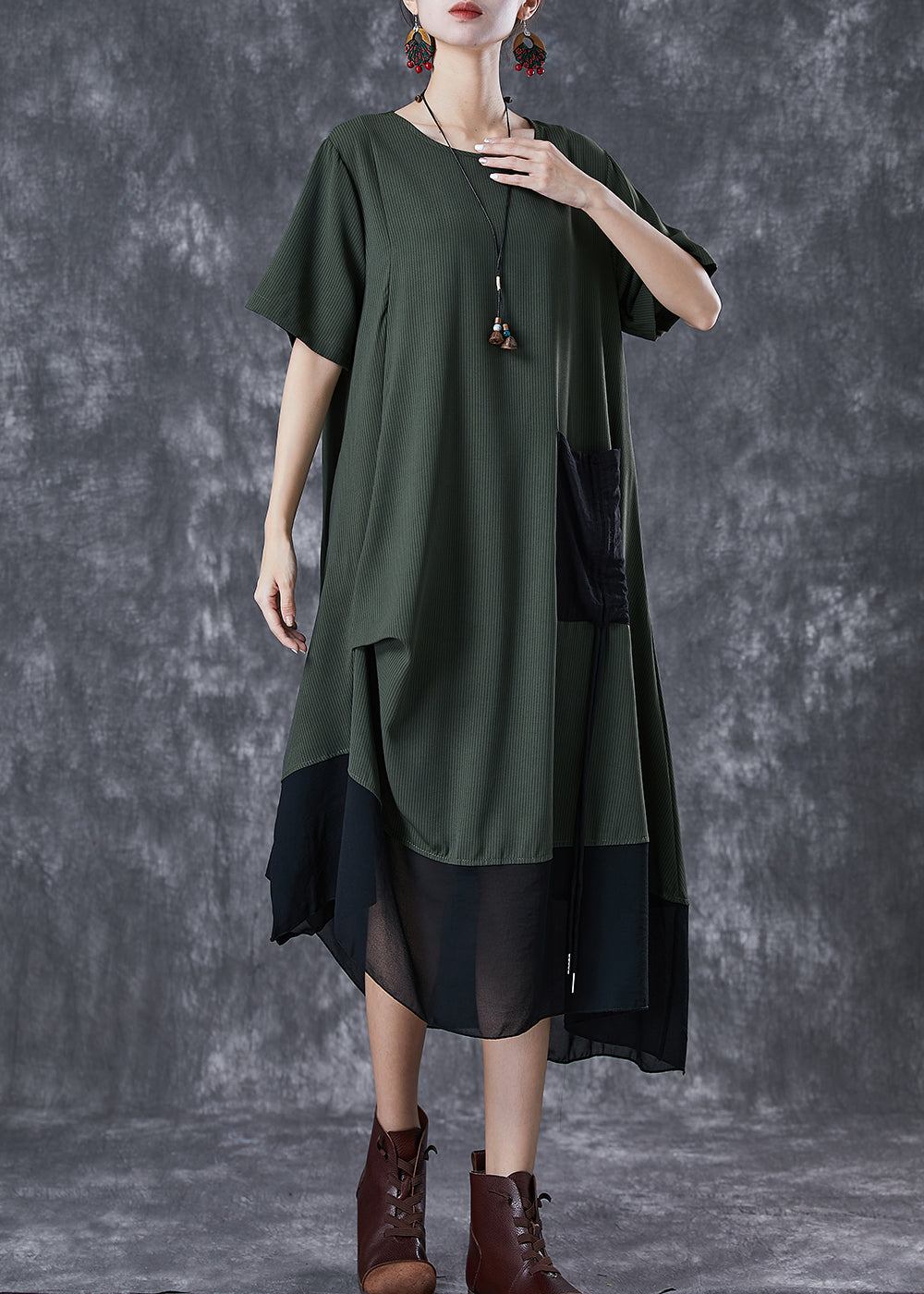 Beautifully Finished Dress in a Timeless Design