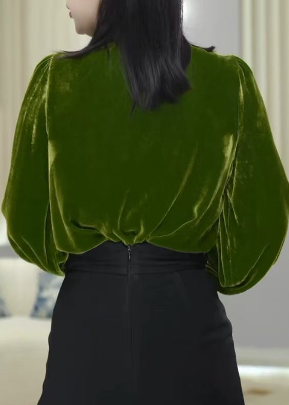Classic Vintage Blouse with a Flattering Fit