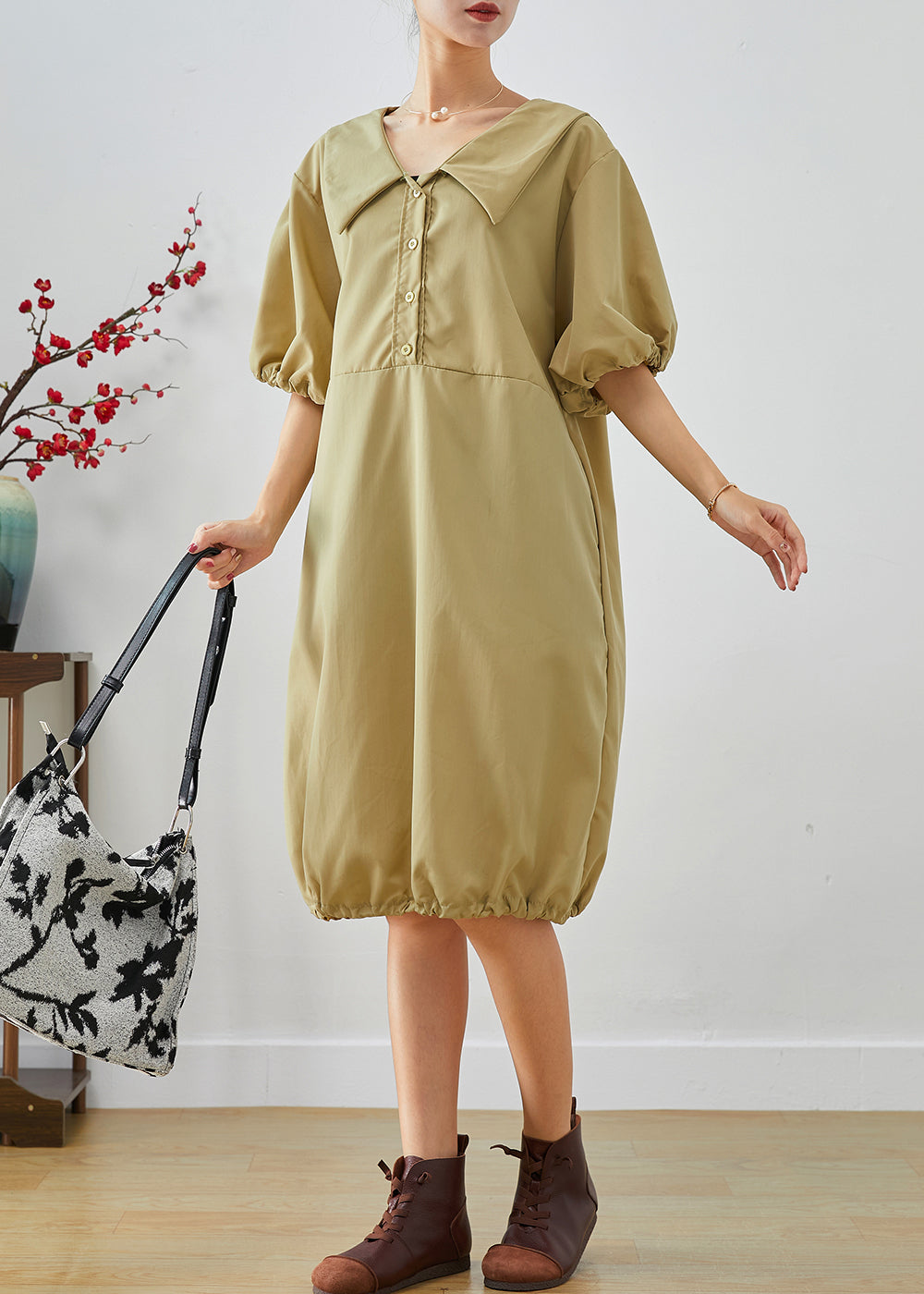 Beautifully Finished Dress in a Timeless Design