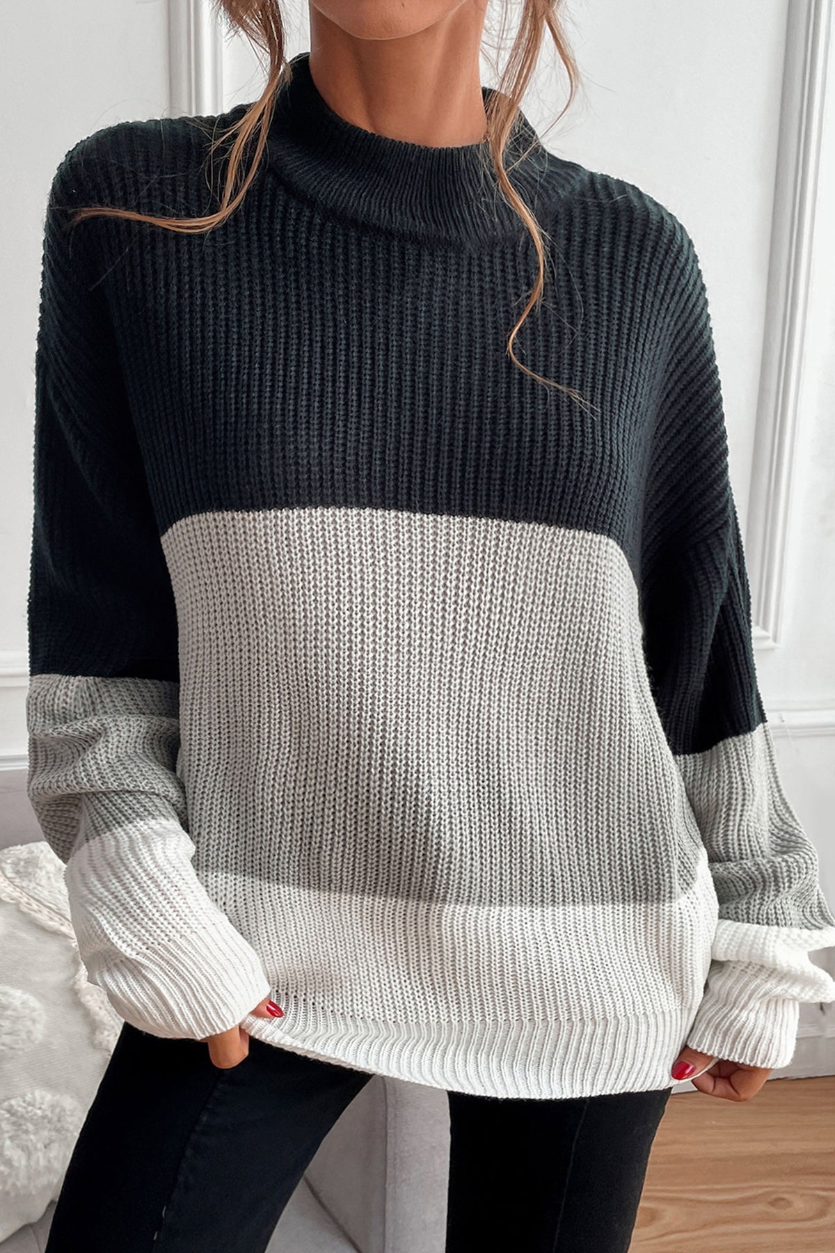 Effortlessly Elegant Sweater with a Timeless Design