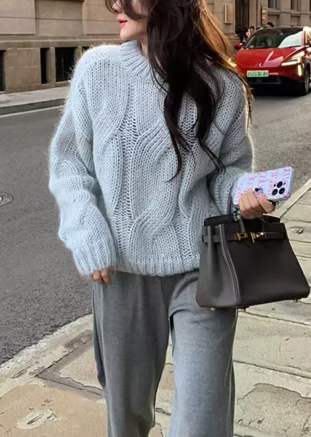 Effortlessly Elegant Sweater with a Timeless Design