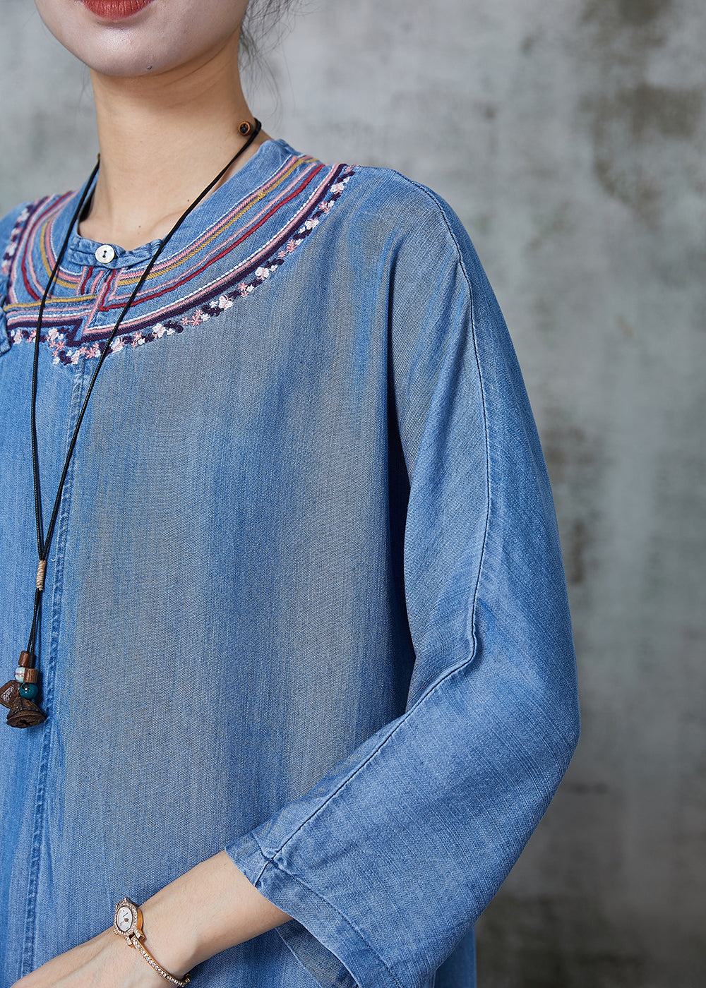 Beautifully Finished Dress in a Timeless Design
