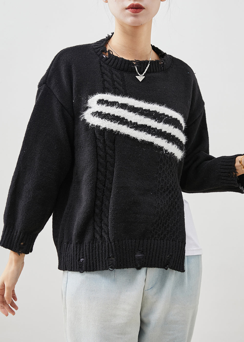 Well Tailored Sweater with a Graceful Silhouette