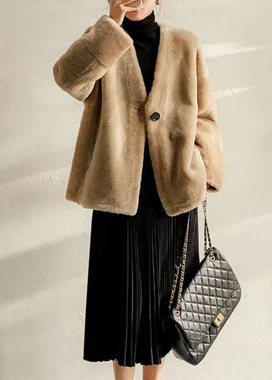 Well Tailored Coat with a Graceful Silhouette