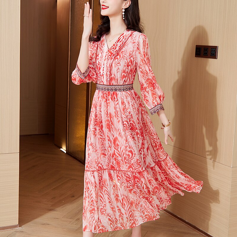 Beautifully Finished Dress in a Timeless Design