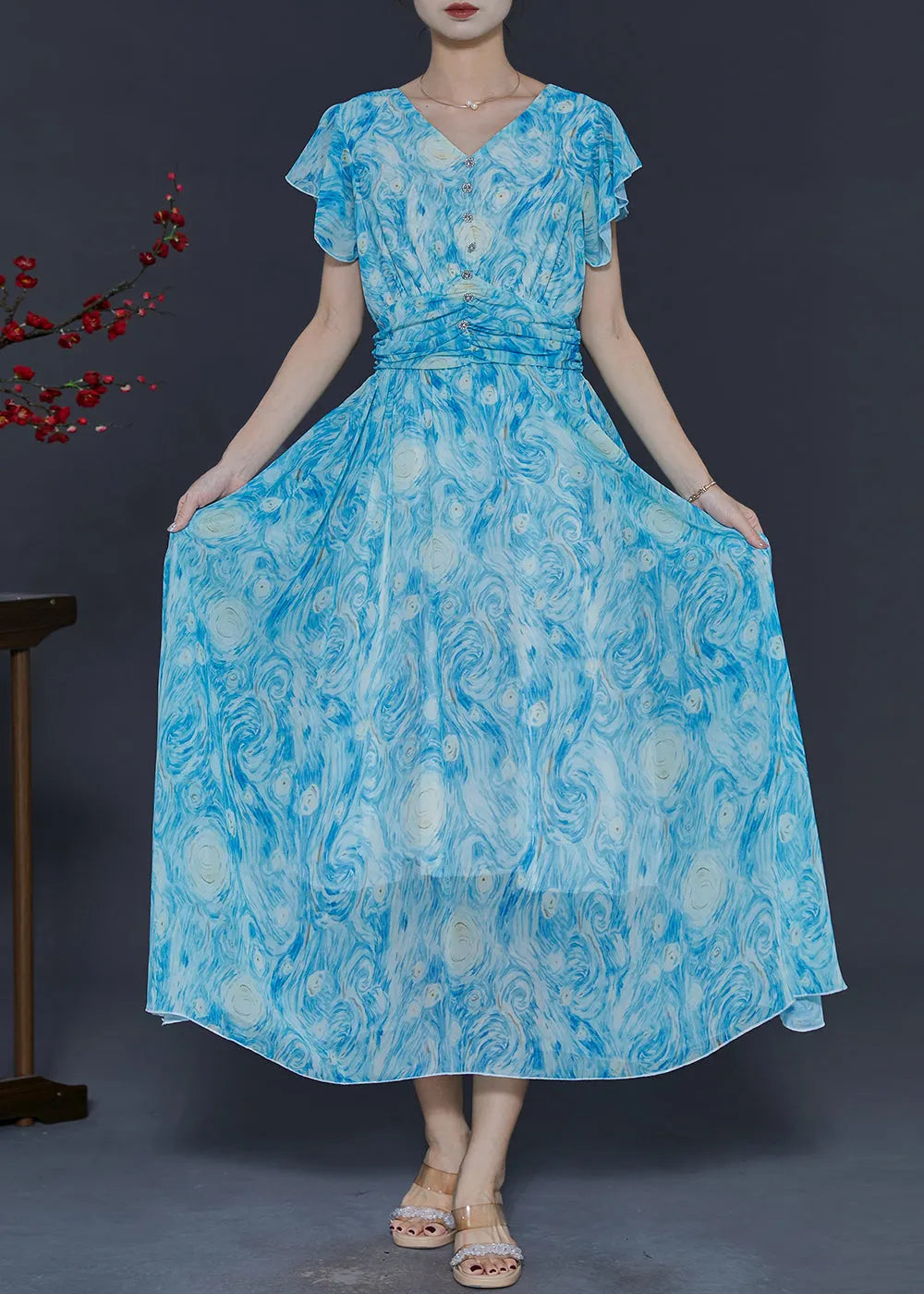 Effortlessly Elegant Dress with a Timeless Design