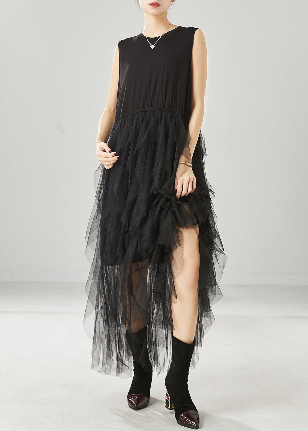 Well Tailored Dress with a Graceful Silhouette
