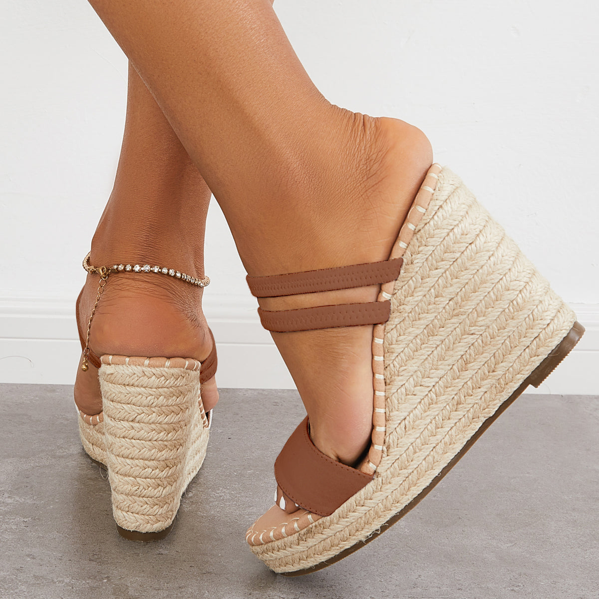 Graceful Orthopedic Sandals for Modern Look