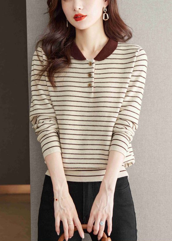 Classic Vintage Sweater with a Flattering Fit