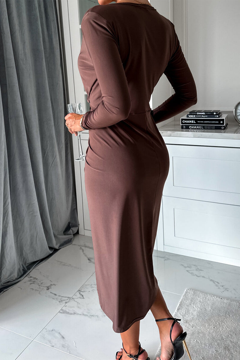 Well Tailored Dress with a Graceful Silhouette