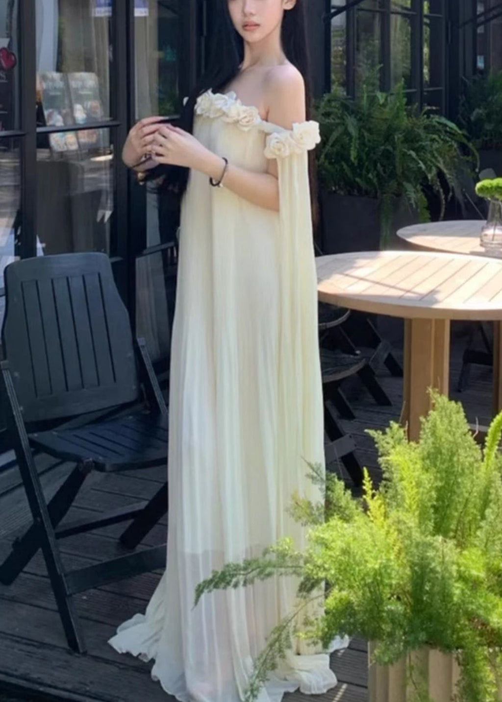 Well Tailored Dress with a Graceful Silhouette
