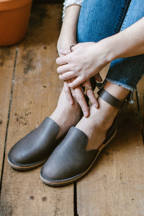 Graceful Orthopedic Flats for Modern Look