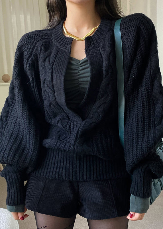 Well Tailored Sweater with a Graceful Silhouette