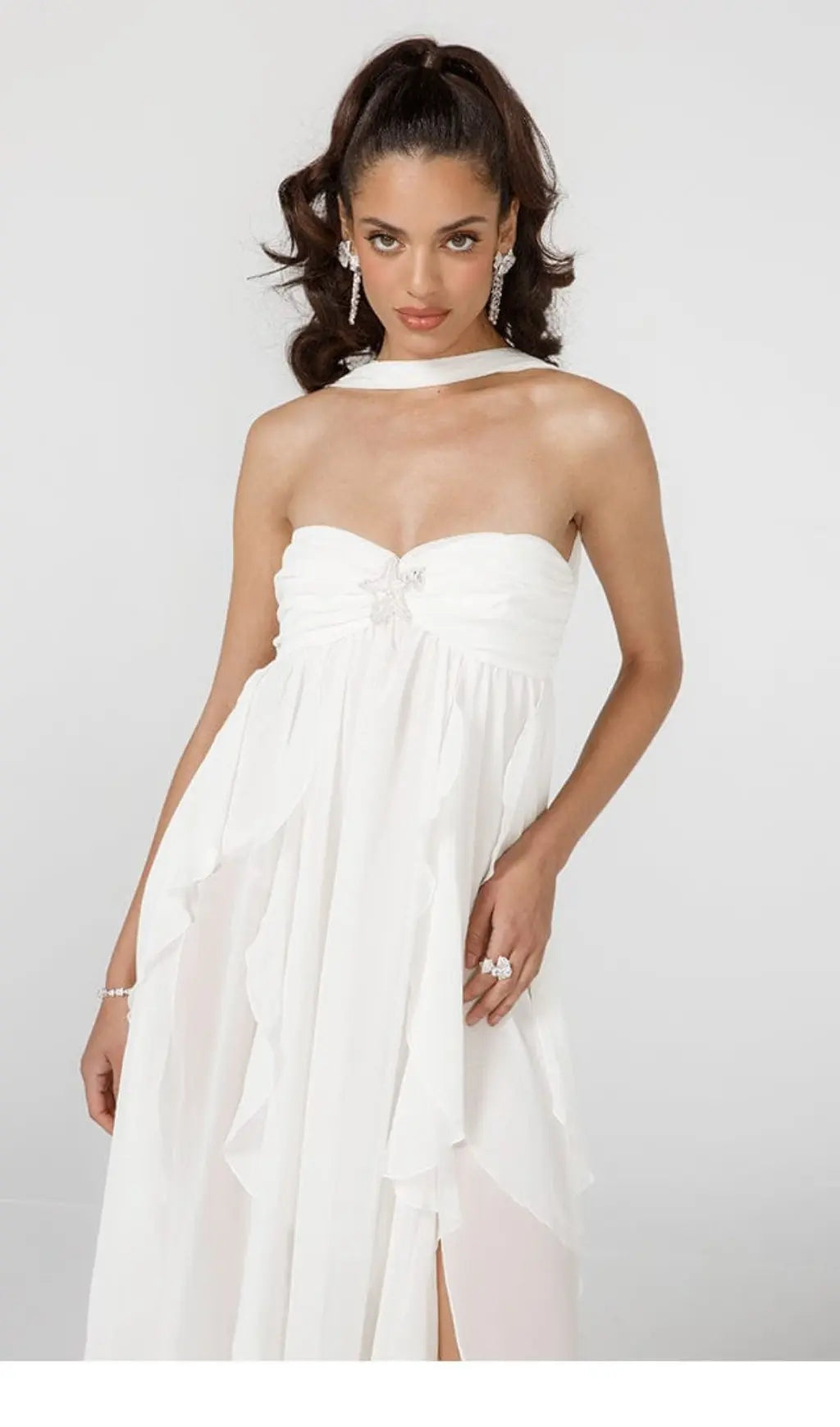 Beautifully Finished Dress in a Timeless Design
