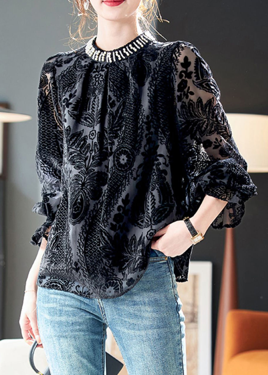 Well Tailored Top with a Graceful Silhouette