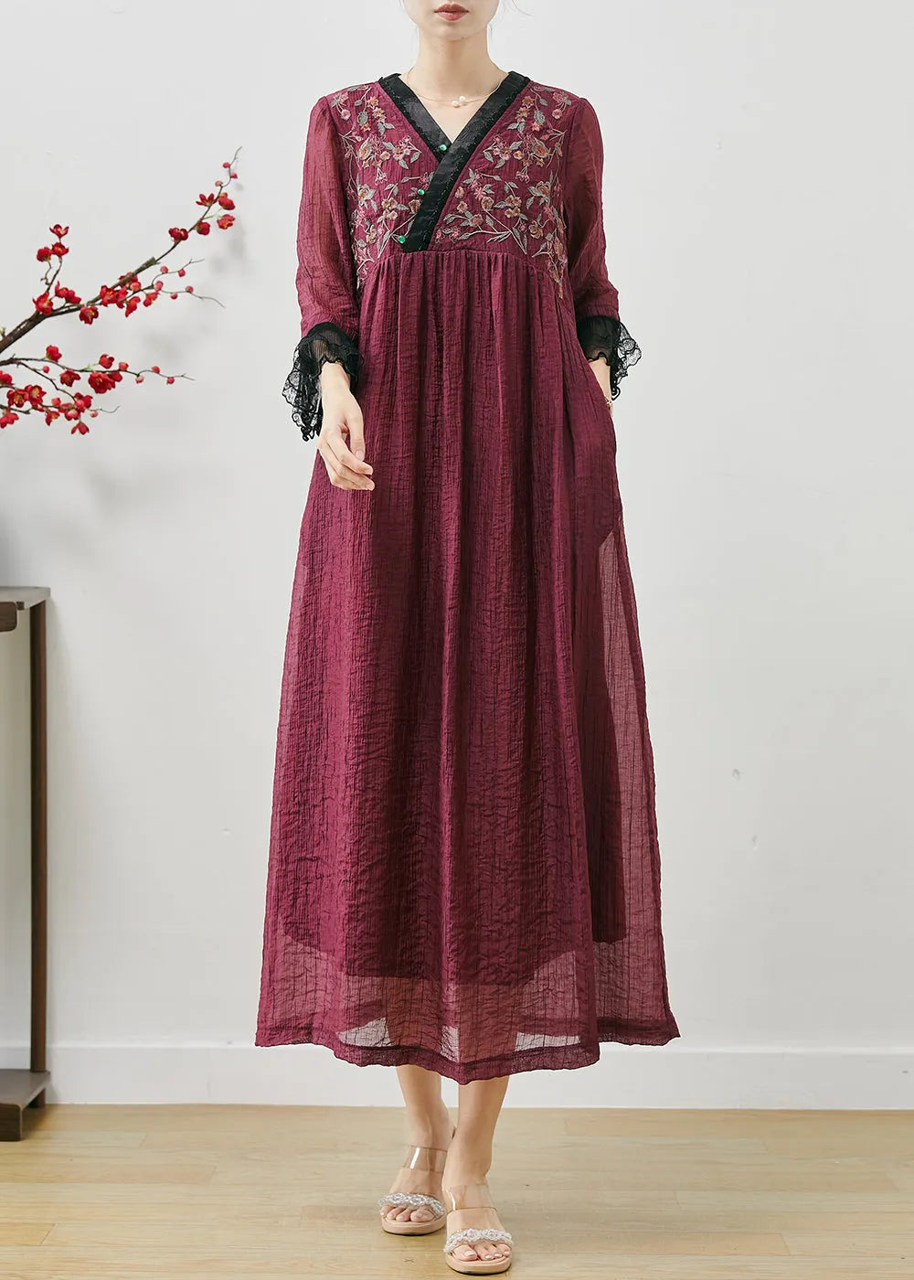 Beautifully Finished Dress in a Timeless Design