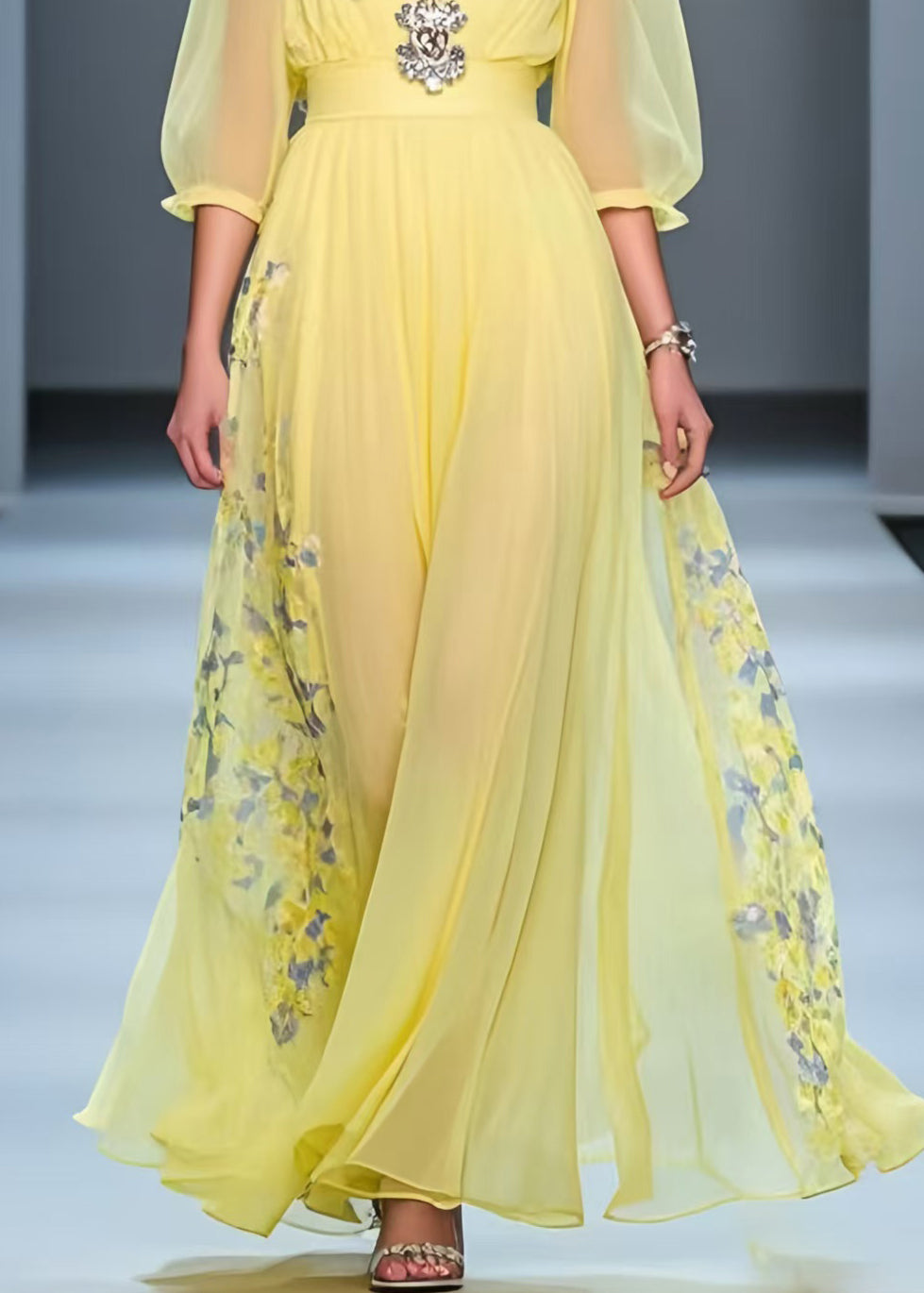 Beautifully Finished Dress in a Timeless Design