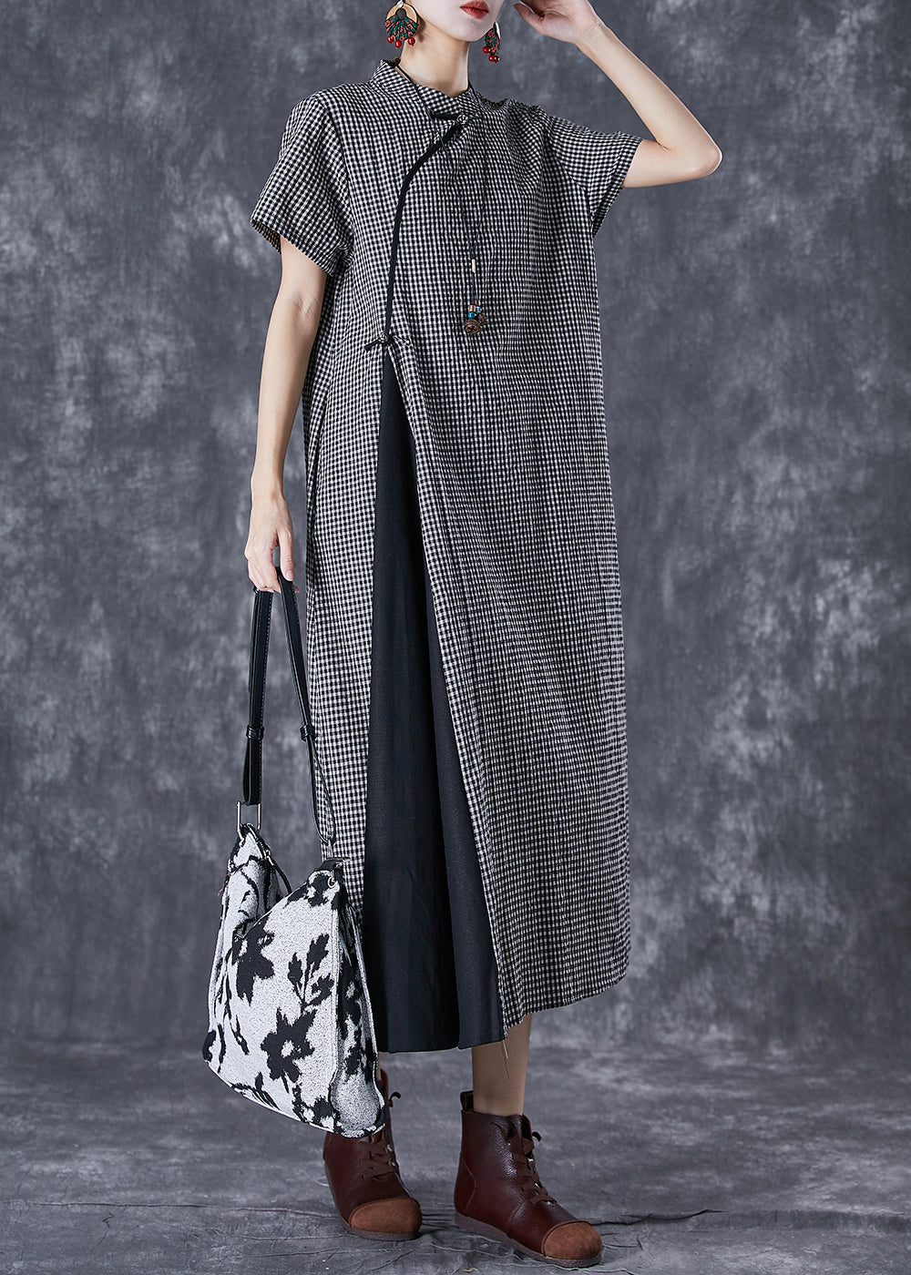 Beautifully Finished Dress in a Timeless Design