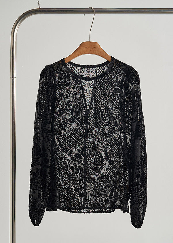 Effortlessly Elegant Blouse with a Timeless Design