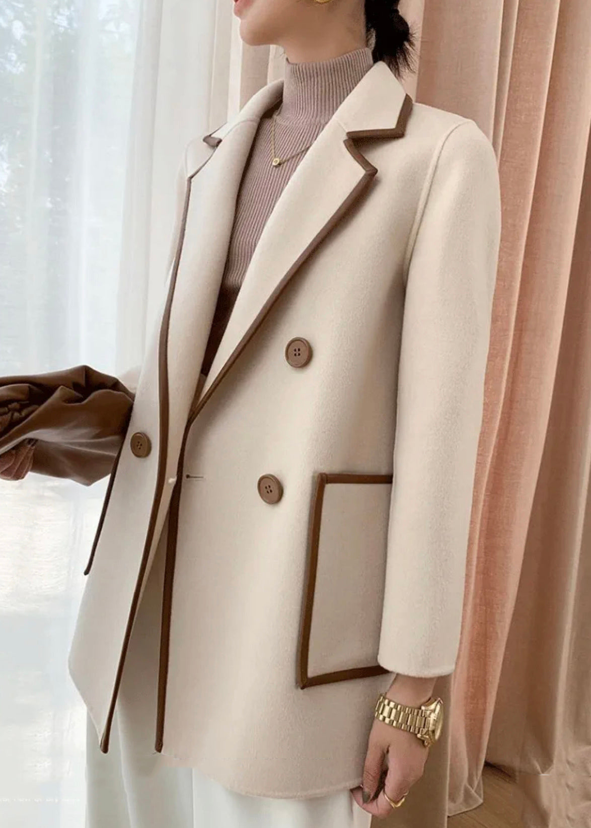 Beautifully Finished Coat in a Timeless Design