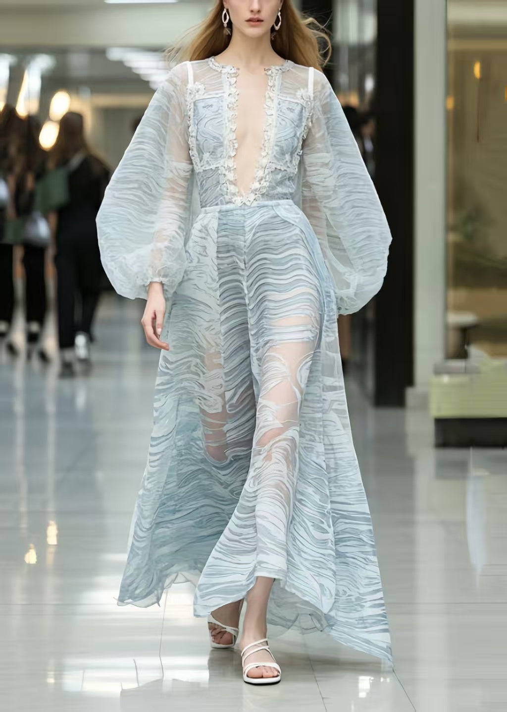 Well Tailored Dress with a Graceful Silhouette