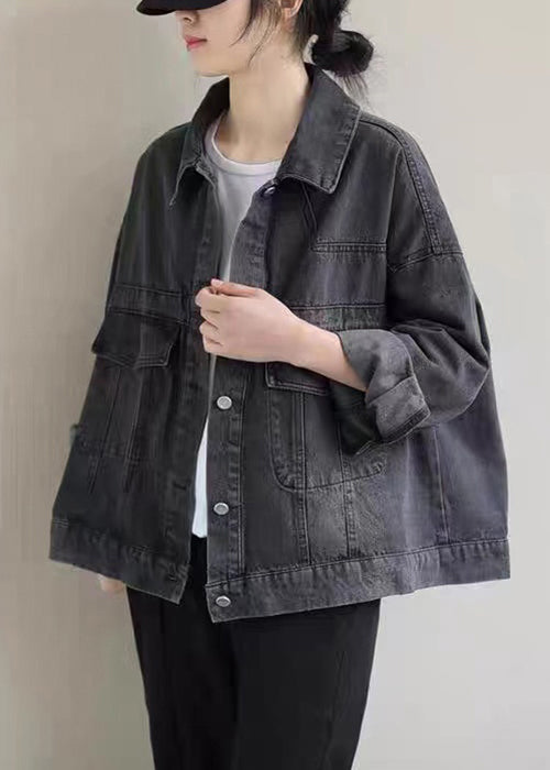 Well Tailored Coat with a Graceful Silhouette