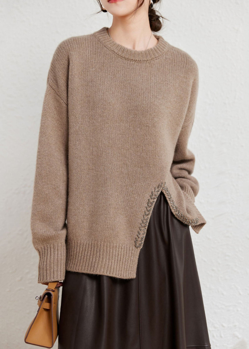 Effortlessly Elegant Sweater with a Timeless Design