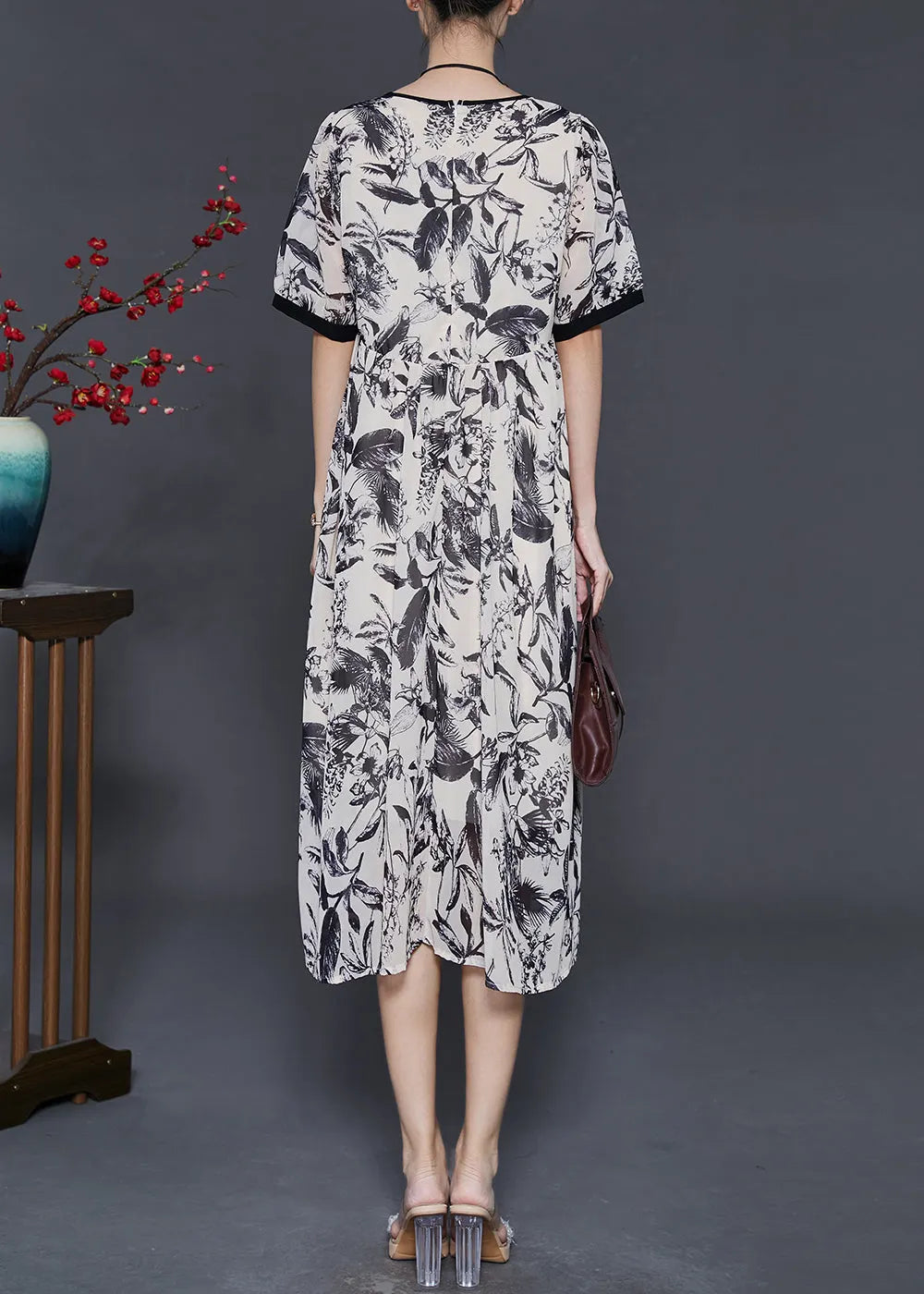Well Tailored Dress with a Graceful Silhouette