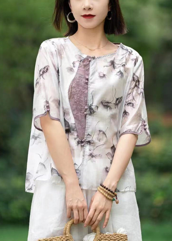 Classic Vintage Shirt with a Flattering Fit